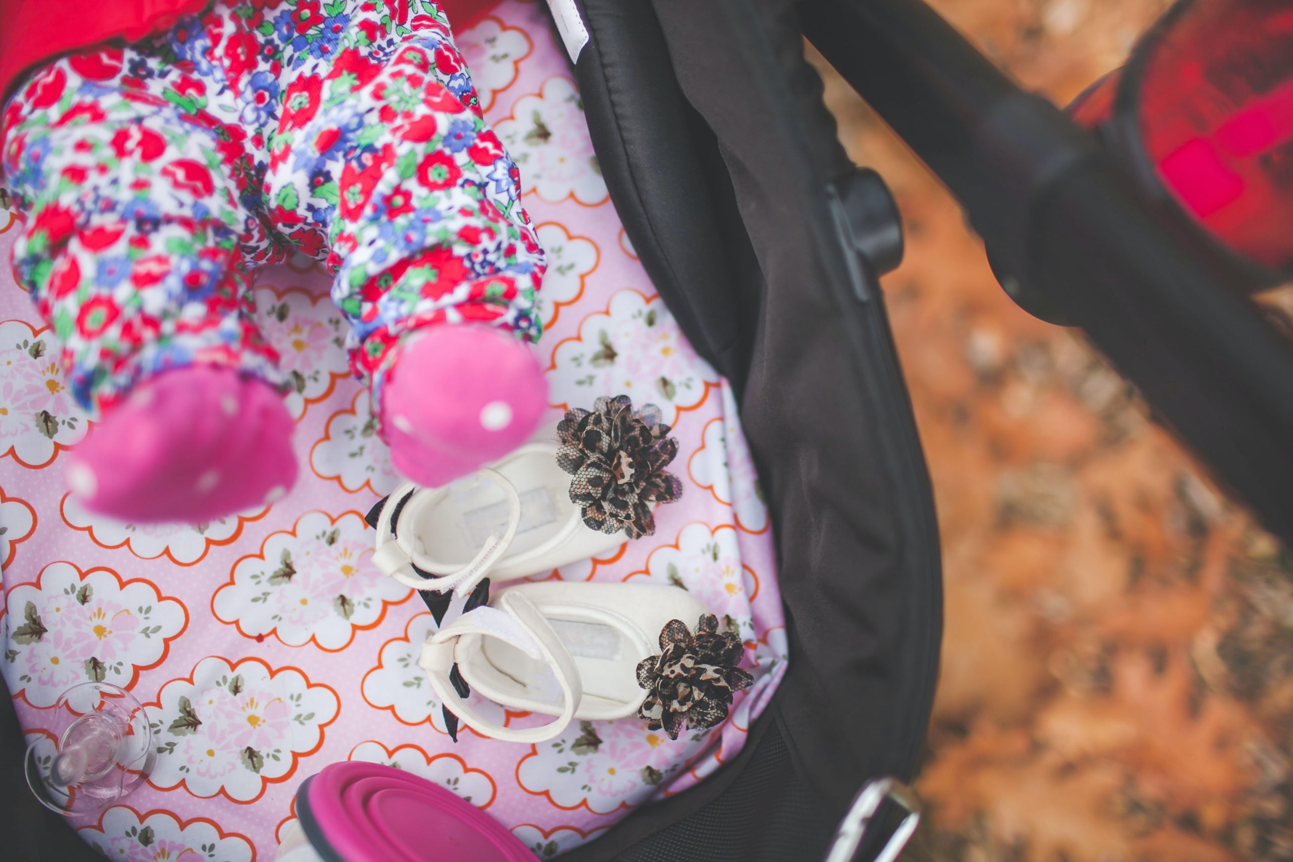 7 accessoires de poussette essentiels pour les nouveaux parents !