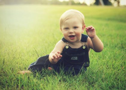 Développement du Bébé à 9 Mois – Étapes Clés, Conseils et Développement Cognitif